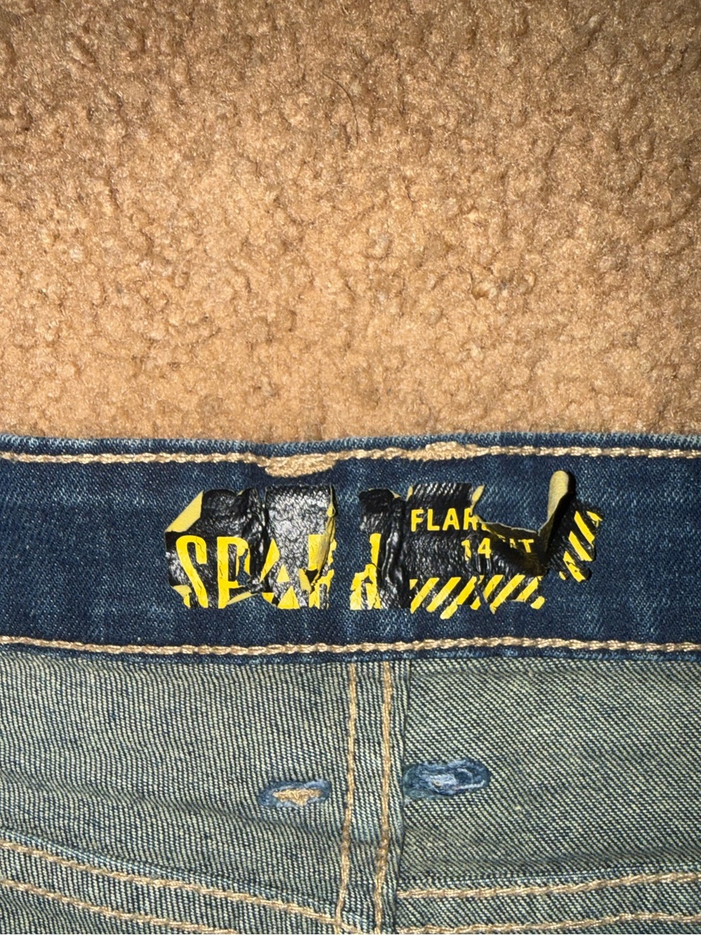 Distressed Light Wash Ripped Jeans - Picture 4 of 4